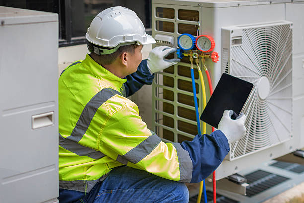 Professional Hvac technician working in Lansdowne, MD